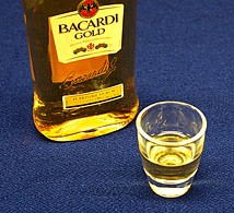 ショットアルコールバカルディ・ゴールドラム.jpg